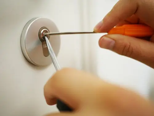 Residential-Broken-Key-Extraction--in-Nobleton-Florida-residential-broken-key-extraction-nobleton-florida.jpg-image